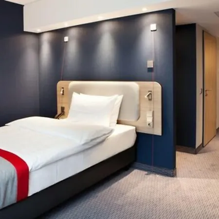فندق Express - By Ihg