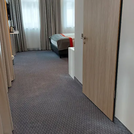 Express - By Ihg Hotel Göppingen