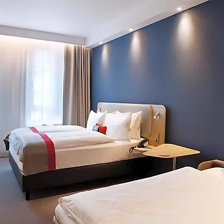 Express - By Ihg 3* غوبينغِن